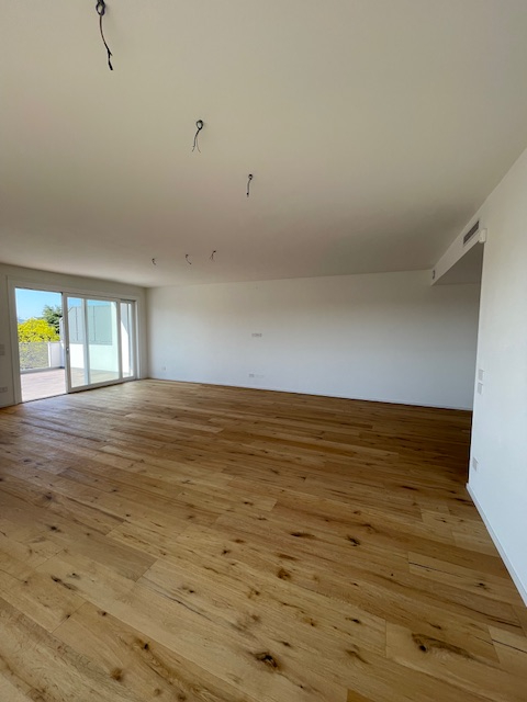 Chiesanuova: Proponiamo ATTICO in pronta consegna  al terzo ed ultimo piano servito di ascensore....