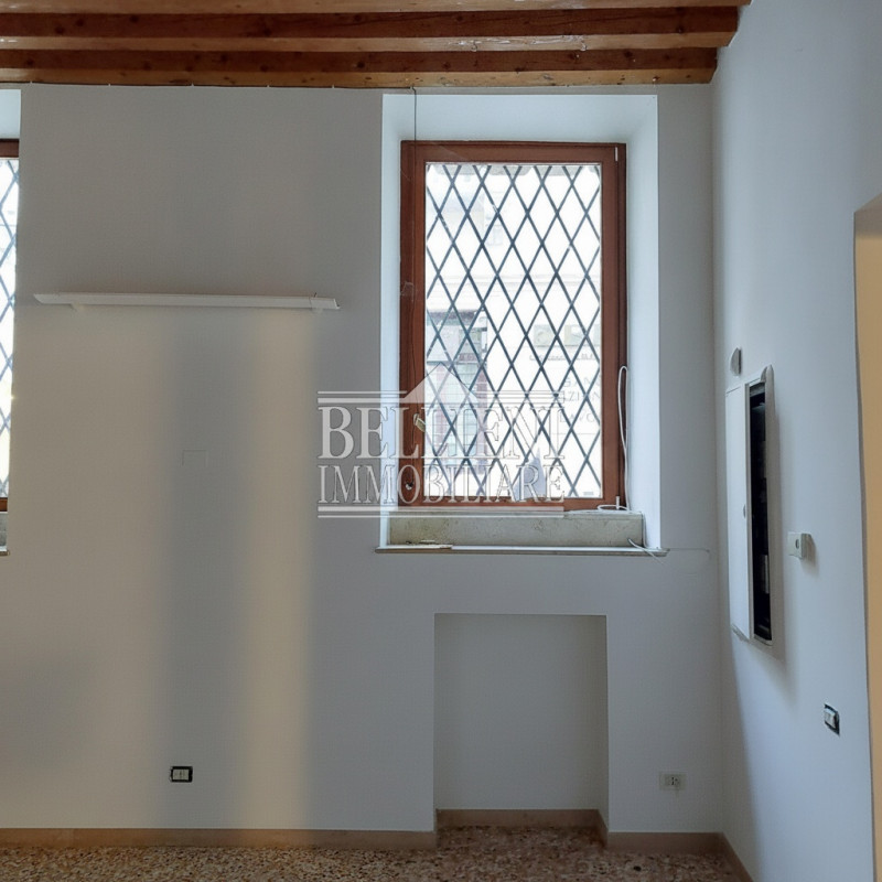 CORSO PALLADIO - Nel cuore della città, affacciato sulla rinomata via principale e inserito all’i...