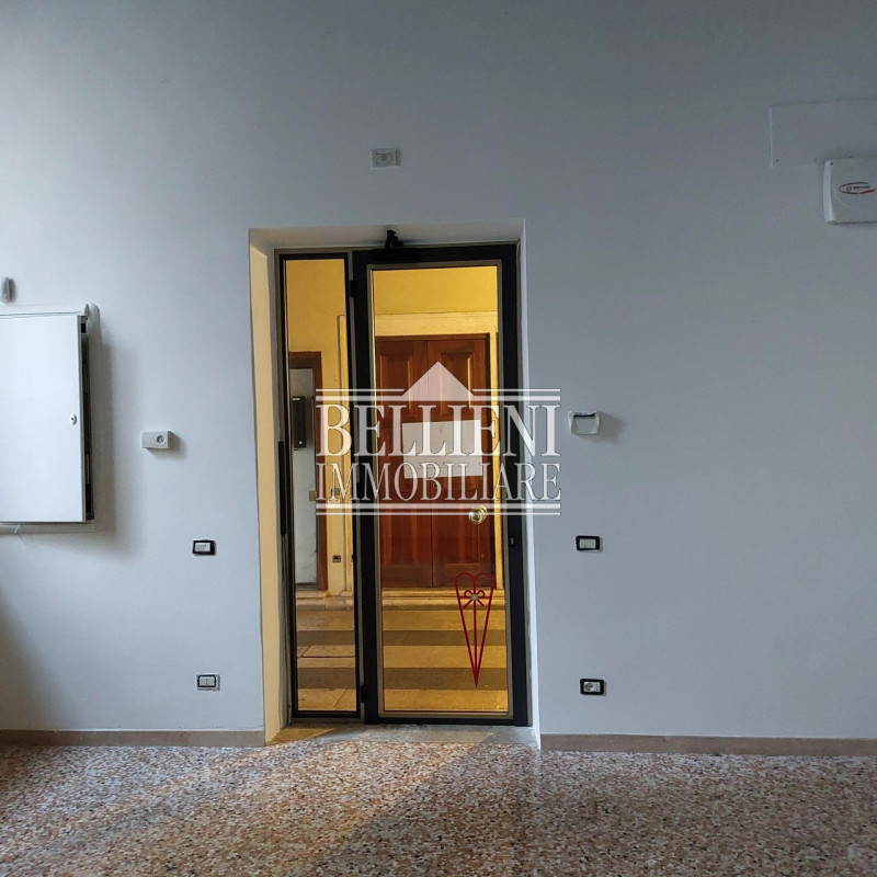 CORSO PALLADIO - Nel cuore della città, affacciato sulla rinomata via principale e inserito all’i...