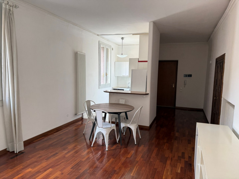 SPAZIOSO MIDI APPARTAMENTO ARREDATO NEL CUORE DEL CENTRO STORICO. EURO 750 MENSILI + EURO 30 SPES...