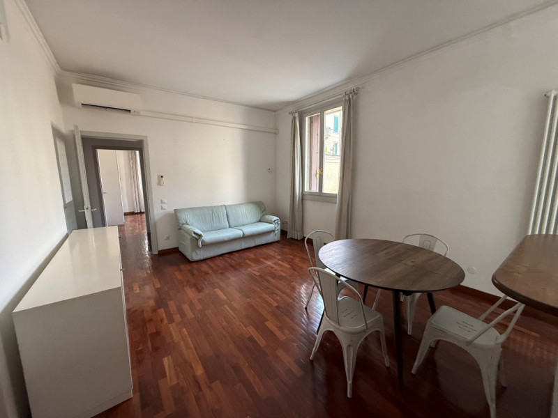 SPAZIOSO MIDI APPARTAMENTO ARREDATO NEL CUORE DEL CENTRO STORICO. EURO 750 MENSILI + EURO 30 SPES...