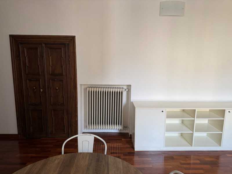 SPAZIOSO MIDI APPARTAMENTO ARREDATO NEL CUORE DEL CENTRO STORICO. EURO 750 MENSILI + EURO 30 SPES...