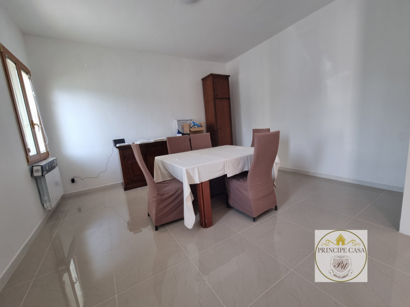 Proponiamo casa singola in pieno stile veneto disposta su due livelli immersa nella tranquillità ...