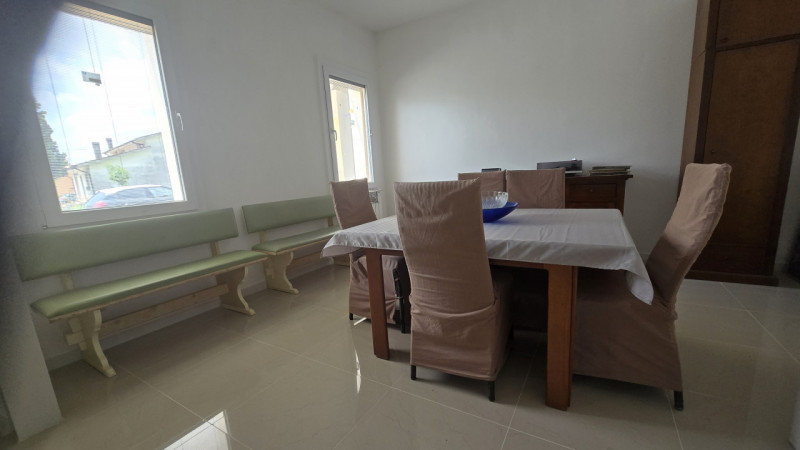 Proponiamo casa singola in pieno stile veneto disposta su due livelli immersa nella tranquillità ...