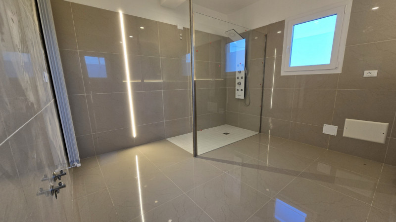 Proponiamo casa singola in pieno stile veneto disposta su due livelli immersa nella tranquillità ...