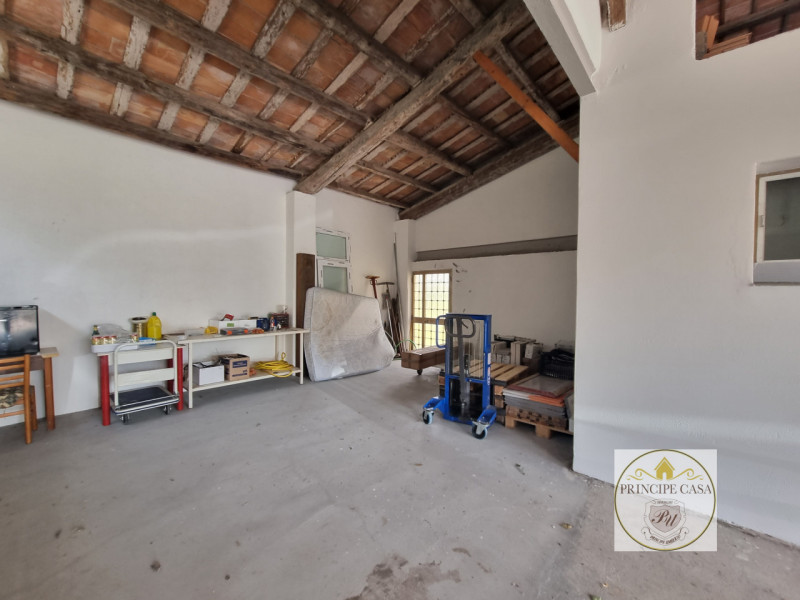 Proponiamo casa singola in pieno stile veneto disposta su due livelli immersa nella tranquillità ...