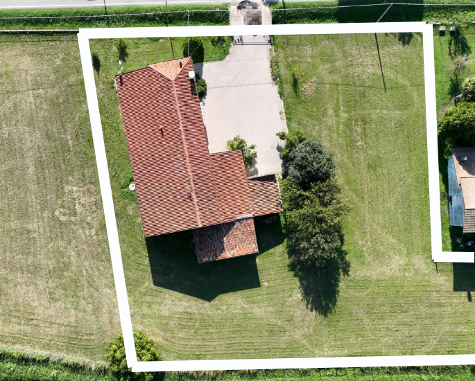 Proponiamo casa singola in pieno stile veneto disposta su due livelli immersa nella tranquillità ...