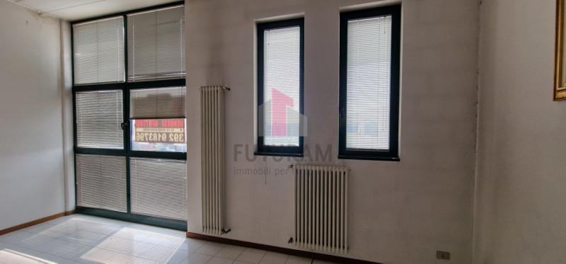 Dueville rif. 202MAT.FUTURAM  tel 0444310220 - 3929183796

Vendesi laboratorio di 240 mq, al pian...