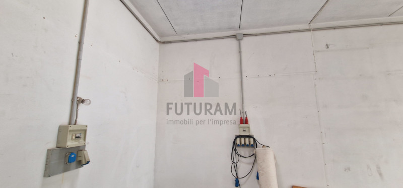 Dueville rif. 202MAT.FUTURAM  tel 0444310220 - 3929183796

Vendesi laboratorio di 240 mq, al pian...
