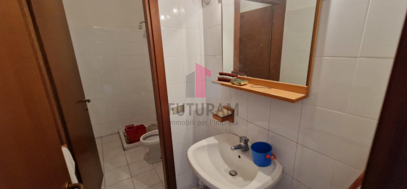 Dueville rif. 202MAT.FUTURAM  tel 0444310220 - 3929183796

Vendesi laboratorio di 240 mq, al pian...