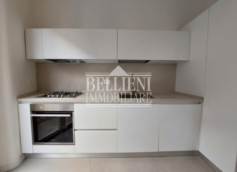 PONTE DEGLI ANGELI: In contesto signorile e in posizione a due passi dal centro storico, proponia...