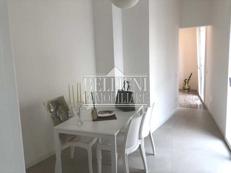 PONTE DEGLI ANGELI: Splendido bicamere appena completato in centro storico. L'appartamento al sec...