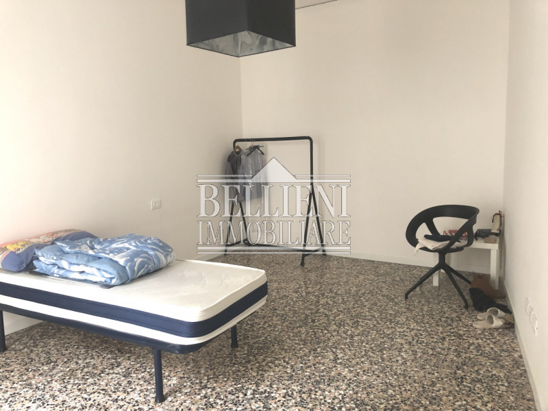 PONTE DEGLI ANGELI: Splendido bicamere appena completato in centro storico. L'appartamento al sec...