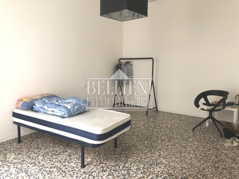 PONTE DEGLI ANGELI: Splendido bicamere appena completato in centro storico. L'appartamento al sec...