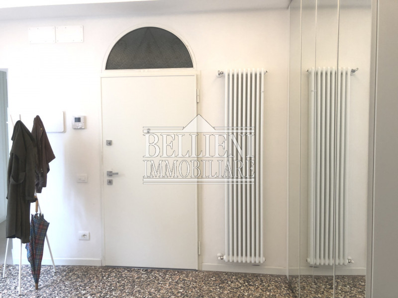 PONTE DEGLI ANGELI: Splendido bicamere appena completato in centro storico. L'appartamento al sec...