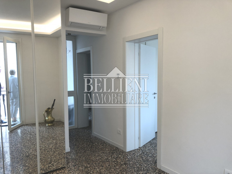 PONTE DEGLI ANGELI: Splendido bicamere appena completato in centro storico. L'appartamento al sec...