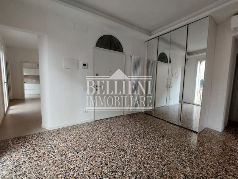 PONTE DEGLI ANGELI: In contesto signorile e in posizione a due passi dal centro storico, proponia...