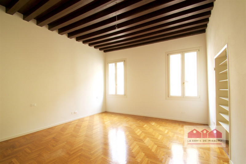 VICENZA CENTRO: PIANO NOBILE PRESTIGIOSO NEL CUORE DEL CENTRO STORICO, INGRESSO, SOGGIORNO, STUDI...