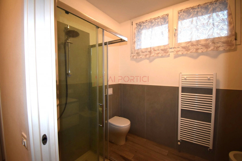 Comune di PIOVE DI SACCO  – Modernissimo APPARTAMENTO di ampie dimensioni arredato con molta cura...