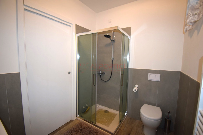 Comune di PIOVE DI SACCO  – Modernissimo APPARTAMENTO di ampie dimensioni arredato con molta cura...