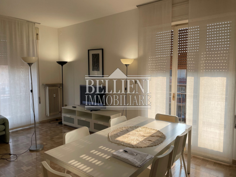 IST. ROSSI/SANT'ANDREA: In contesto residenziale, proponiamo in locazione un appartamento tricame...