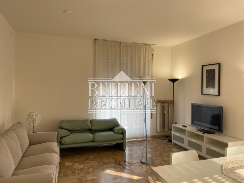 IST. ROSSI/SANT'ANDREA: In contesto residenziale, proponiamo in locazione un appartamento tricame...