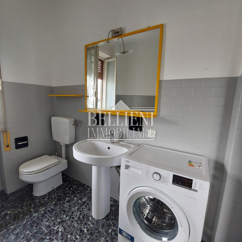 IST. ROSSI/SANT'ANDREA: In contesto residenziale, proponiamo in locazione un appartamento tricame...