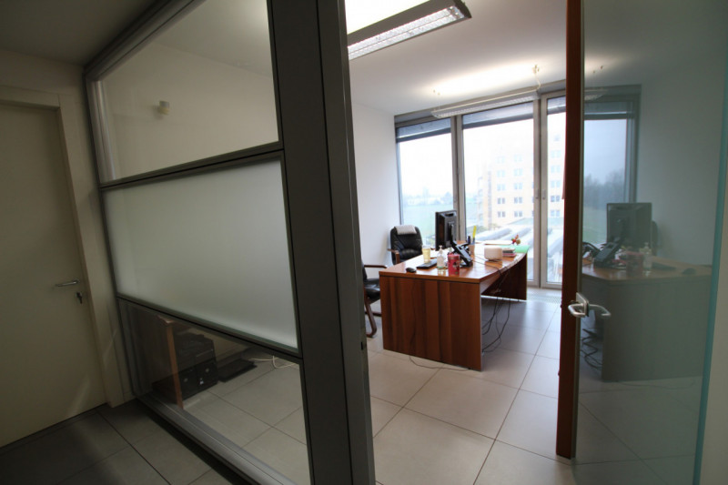 Scopri un'opportunità unica di investimento nel cuore di Padova! Questo ufficio moderno, con una ...