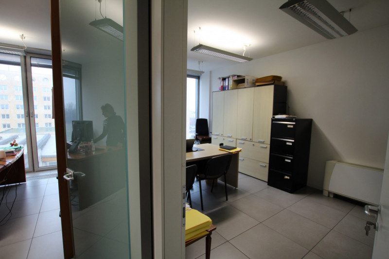 Scopri un'opportunità unica di investimento nel cuore di Padova! Questo ufficio moderno, con una ...