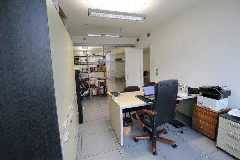 Scopri un'opportunità unica di investimento nel cuore di Padova! Questo ufficio moderno, con una ...