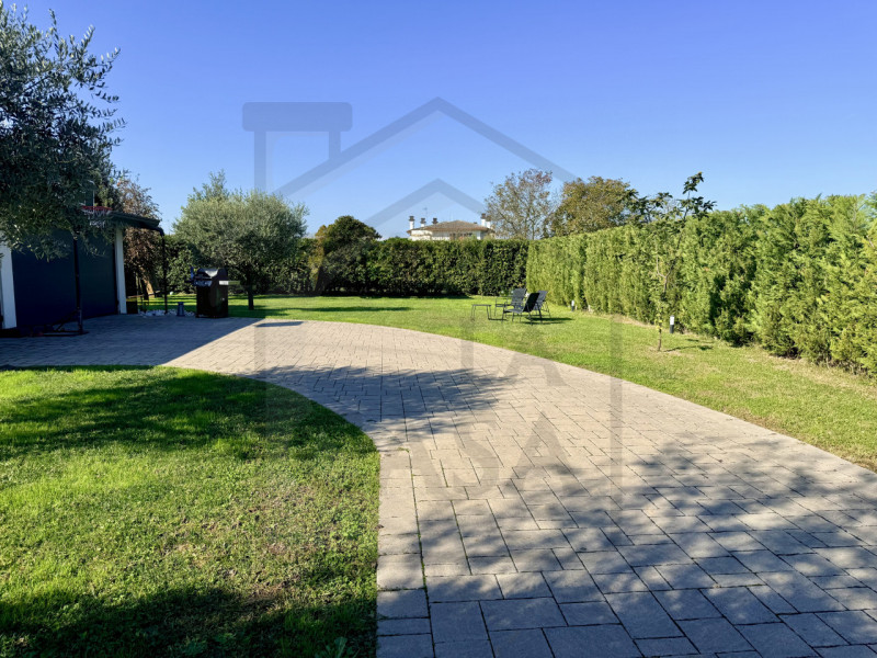 PADOVA ZONA PALTANA - In uno dei quartieri più verdi e riservati di Padova, a pochi minuti dal cu...