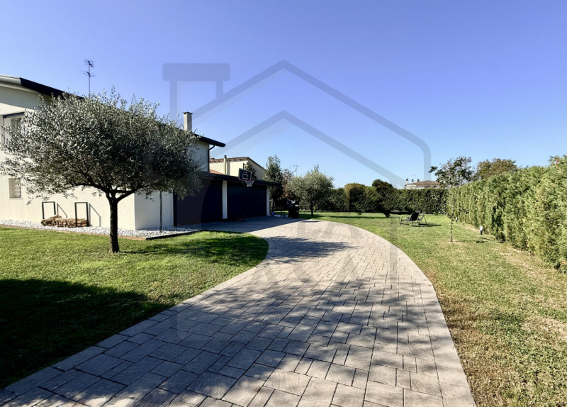 PADOVA ZONA PALTANA - In uno dei quartieri più verdi e riservati di Padova, a pochi minuti dal cu...