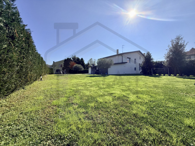 PADOVA ZONA PALTANA - In uno dei quartieri più verdi e riservati di Padova, a pochi minuti dal cu...