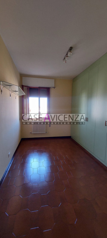 GRISIGNANO DI ZOCCO (VI) - C.E.D - DISPONIBILE PER CONSEGNA 01 MAGGIO 2026, NON PRIMA - In strutt...