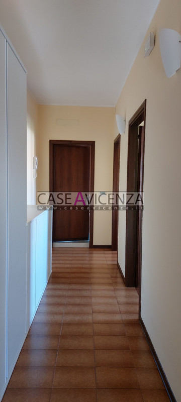 GRISIGNANO DI ZOCCO (VI) - C.E.D - DISPONIBILE PER CONSEGNA 01 MAGGIO 2026, NON PRIMA - In strutt...