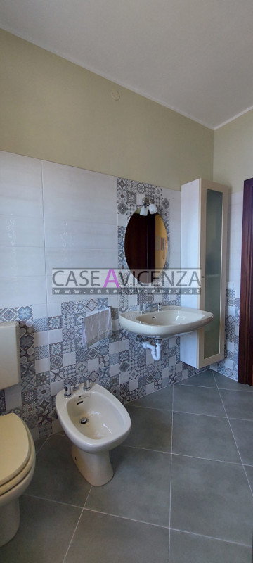 GRISIGNANO DI ZOCCO (VI) - C.E.D - DISPONIBILE PER CONSEGNA 01 MAGGIO 2026, NON PRIMA - In strutt...