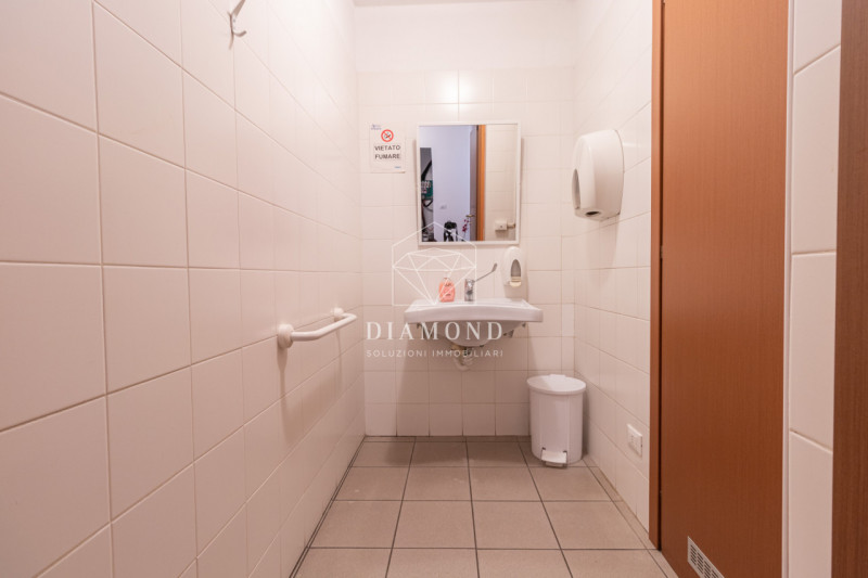 Fanzolo: Ufficio di rappresentanza? Salone di bellezza o centro estetico? O il tuo negozio di abb...