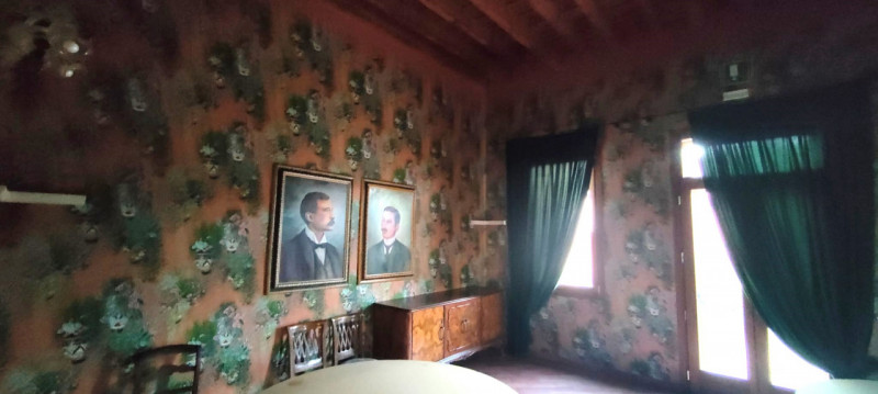 "In posizione centrale a Lissaro, proponiamo in vendita una suggestiva Villa Antica completamente...