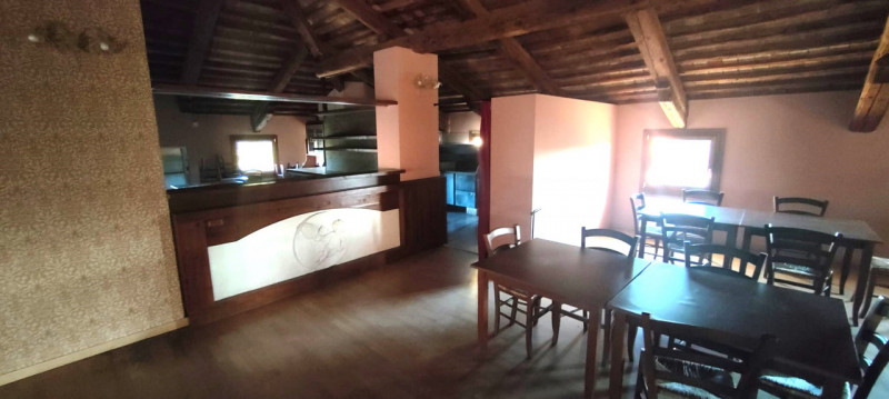 "In posizione centrale a Lissaro, proponiamo in vendita una suggestiva Villa Antica completamente...