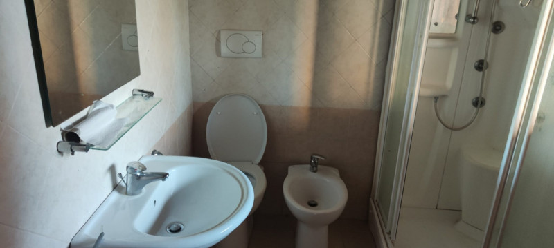 "In posizione centrale a Lissaro, proponiamo in vendita una suggestiva Villa Antica completamente...