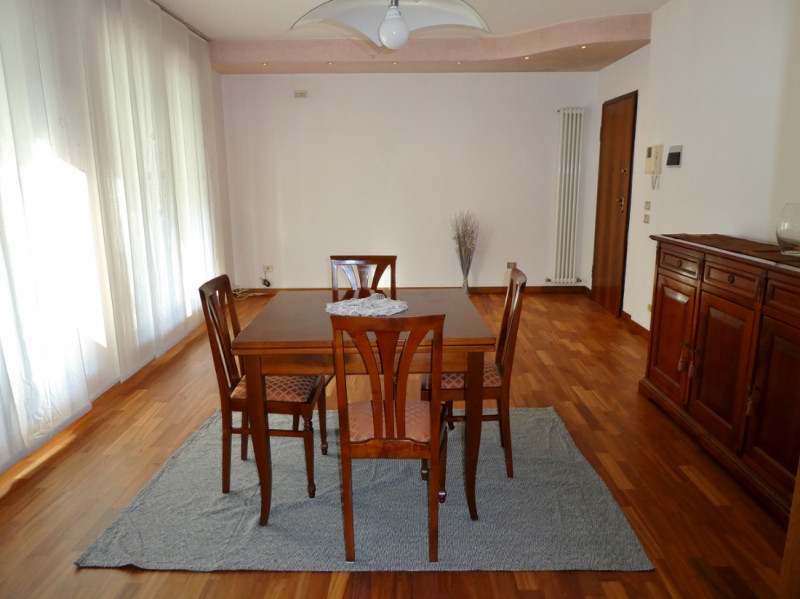 AMPIO BICAMERE BISERVIZI, CUCINA SEPARATA ARREDATA, TERRAZZA ABITABILE, GARAGE  E POSTO AUTO IN A...