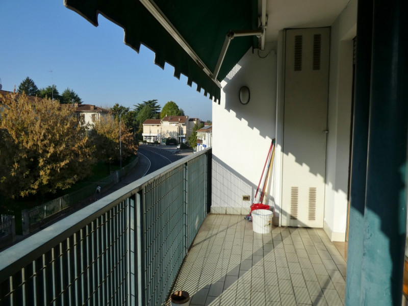 AMPIO BICAMERE BISERVIZI, CUCINA SEPARATA ARREDATA, TERRAZZA ABITABILE, GARAGE  E POSTO AUTO IN A...