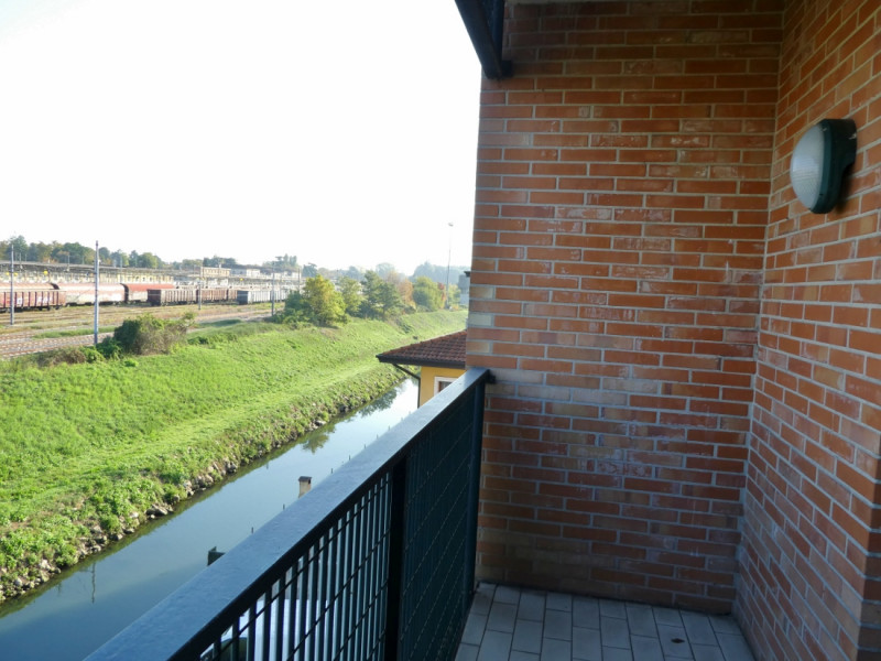AMPIO BICAMERE BISERVIZI, CUCINA SEPARATA ARREDATA, TERRAZZA ABITABILE, GARAGE  E POSTO AUTO IN A...