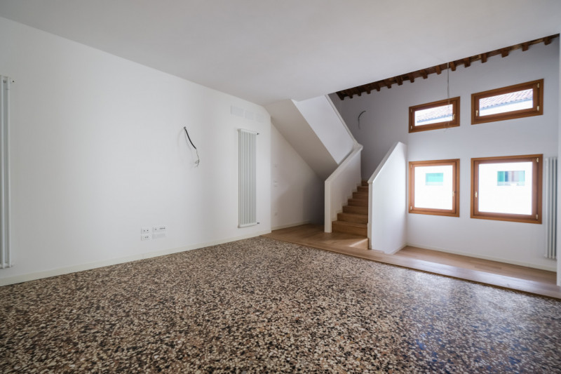 Palazzo Poiana: costruito nel 1560 su commissione del nobile Vincenzo Poiana, viene attribuito al...