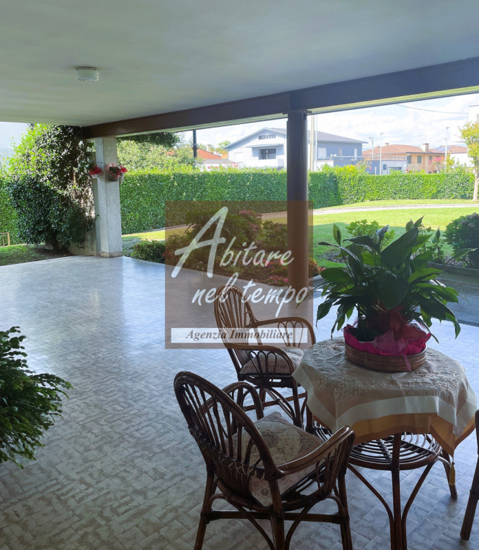 FONTANIVA, Nostra esclusiva,

Vi proponiamo un'incantevole Bivilla degli anni 70 con dimensioni g...