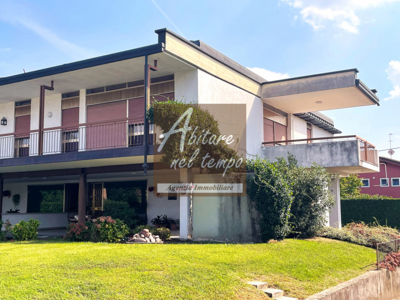 FONTANIVA, Nostra esclusiva,

Vi proponiamo un'incantevole Bivilla degli anni 70 con dimensioni g...