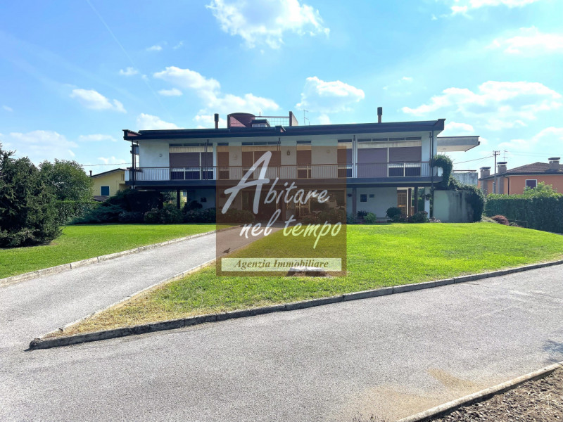 FONTANIVA, Nostra esclusiva,

Vi proponiamo un'incantevole Bivilla degli anni 70 con dimensioni g...