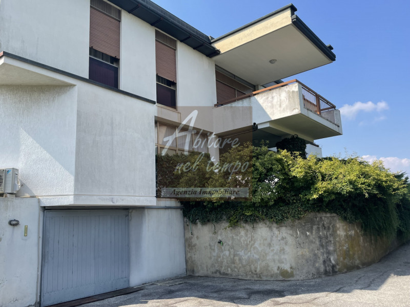 FONTANIVA, Nostra esclusiva,

Vi proponiamo un'incantevole Bivilla degli anni 70 con dimensioni g...