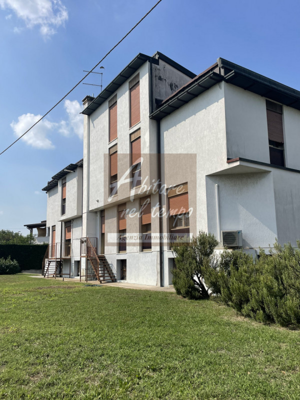 FONTANIVA, Nostra esclusiva,

Vi proponiamo un'incantevole Bivilla degli anni 70 con dimensioni g...