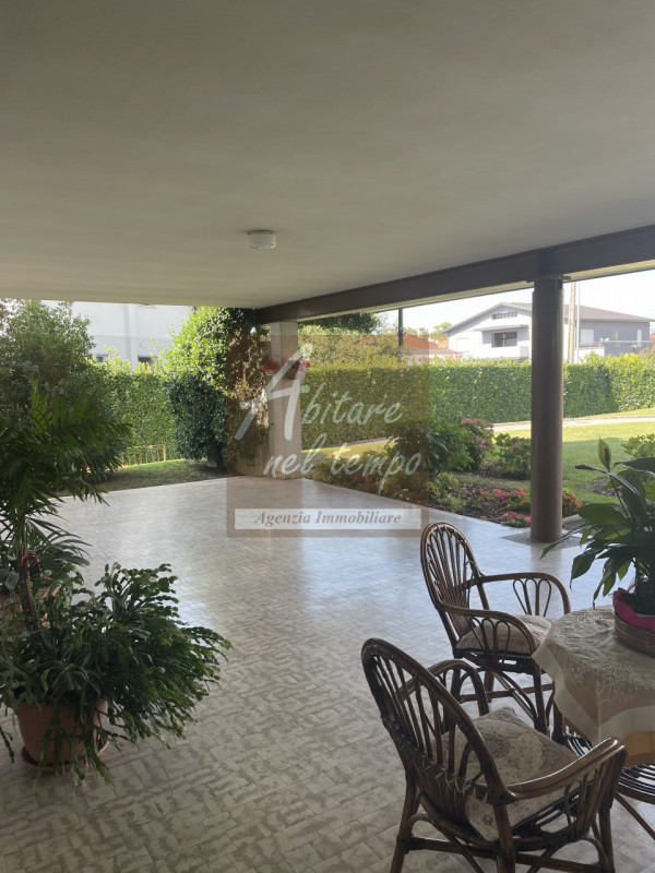 FONTANIVA, Nostra esclusiva,

Vi proponiamo un'incantevole Bivilla degli anni 70 con dimensioni g...